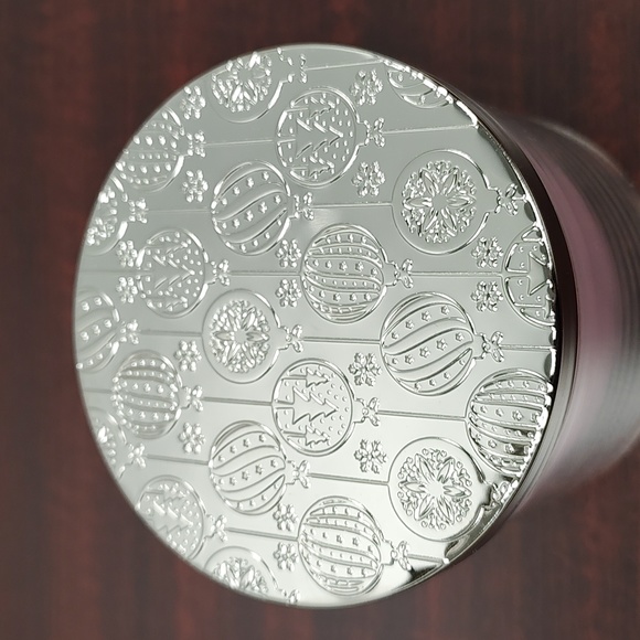 🛍️ Bath & Body Works CLAUSMOPOLITAN 3-Wick Candle - Picture 2 of 4